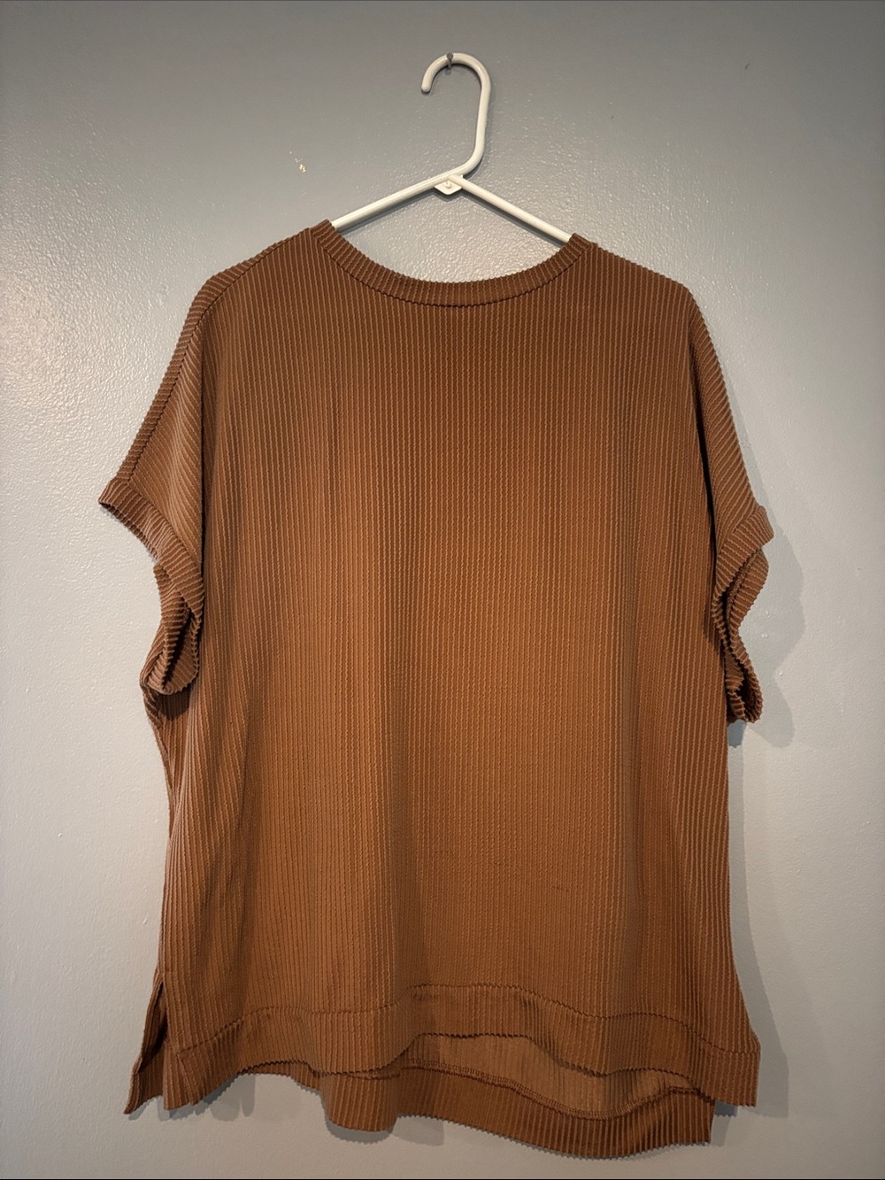 Relaxed Ribbed Crewneck Top in Brown